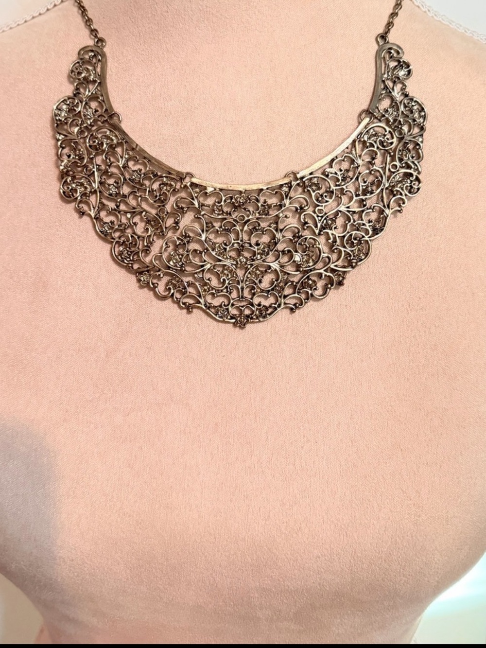 Forever 21, Gold Scalloped Filigree Statement Bib Necklace